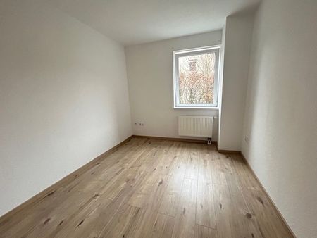 Charmante 3-Zimmer Wohnung mit offener Küche und Bad mit Wanne in Hochparterre mit Balkon - Photo 5