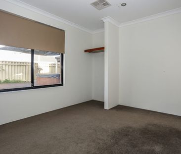 Beautiful home with a garden spa! - Photo 6