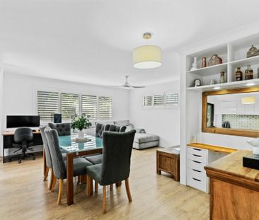Stylishly Renovated 2-Bedroom Apartment by the Beach - Photo 3