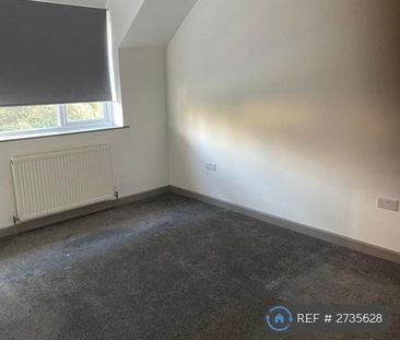 3 bedroom flat to rent - Photo 4