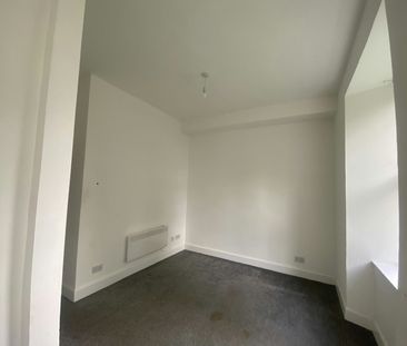 Flat to rent on - Photo 1
