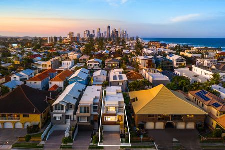 19 Seashell Avenue, Mermaid Beach QLD 4218 - House For Rent | Domain - Photo 2