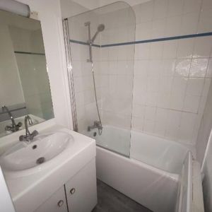 Location Appartement 2 pièces 36m² LYON 8ème - Photo 2