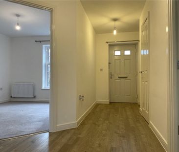 Modern well presented two bedroom apartment with own front door. - Photo 5