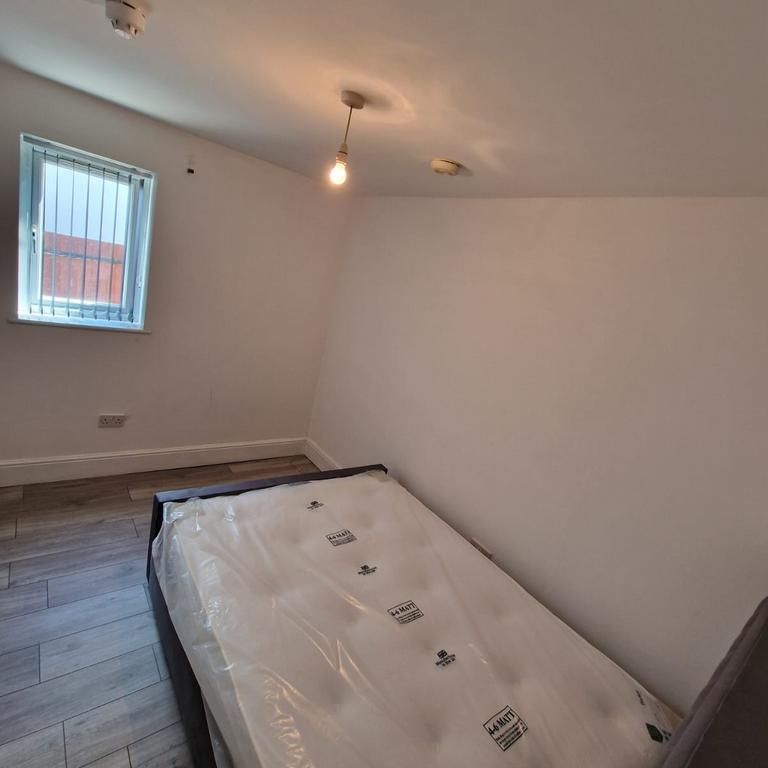 1 bedroom in a house share to rent - Photo 1