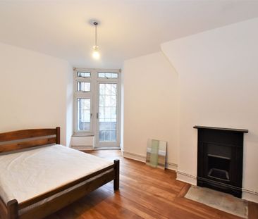 Flat to rent - Deptford Church Street, London, SE8 - Photo 4