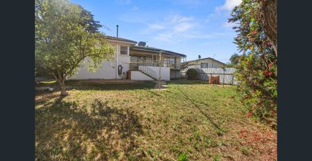 Spacious 3-Bedroom Home + Workshop/Storage – Perfect for Families! - Photo 2