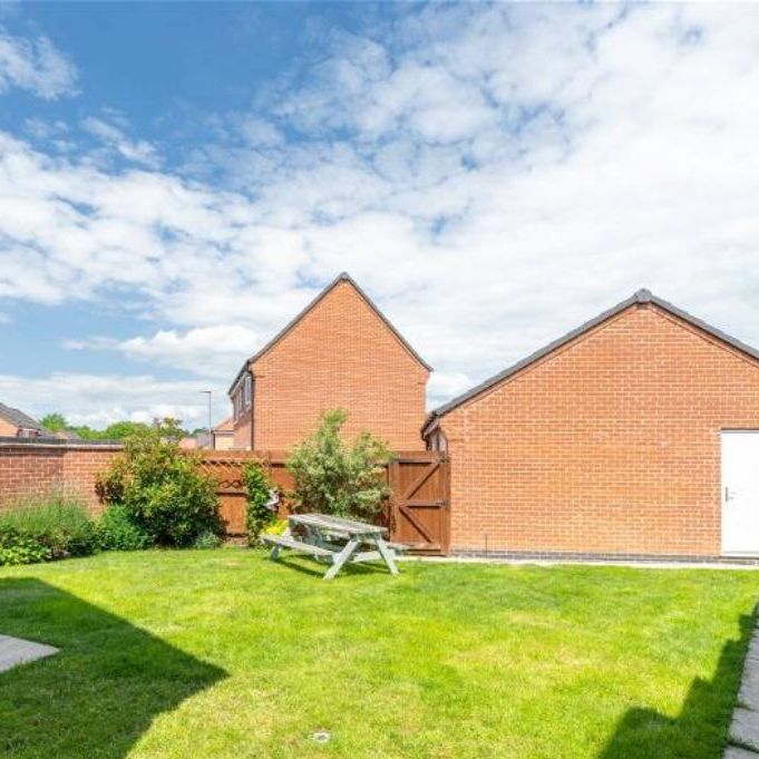 Charming 3-Bed Detached Home – Perfect for Families! - Photo 1