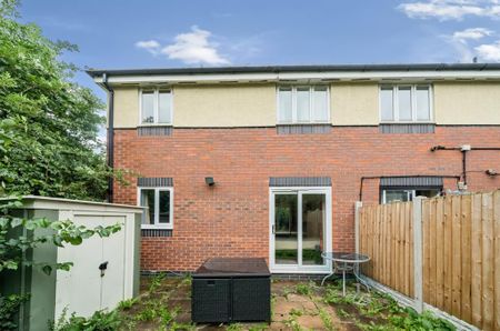 2 bedroom ground floor flat to rent - Photo 2