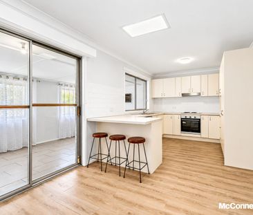 Spacious Family Home with Flexible Living Space - Photo 3