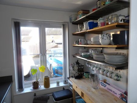 3 bedroom semi-detached house to rent - Photo 5