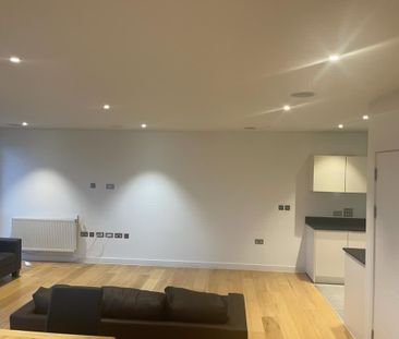 3 bedroom flat to rent - Photo 2