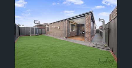 Spacious Family Home for Lease in Prime Craigieburn Location - Photo 3