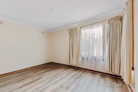 3 Bed, 1 Bath - Photo 3