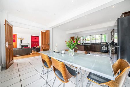 5 bedroom semi-detached house to rent - Photo 4