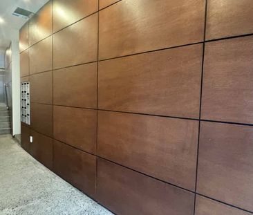 NICE AND TIDY ONE BEDROOM INNER CITY APARTMENT: - Photo 5