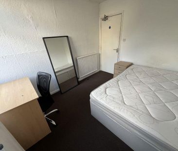 4 bedroom flat to rent - Photo 5