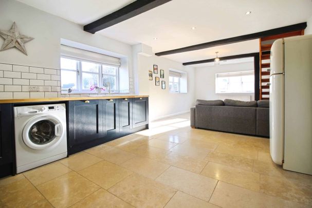 Manor Farm, Purton Stoke, Swindon, Swindon, SN5 - Photo 1