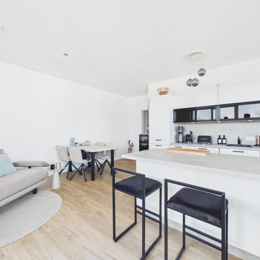 Lichtdurchflutete 2-Zi-Whg mit großer Dachterrasse - Photo 1