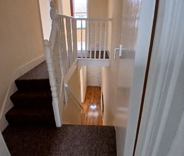 2 Bed Semi-Detached House, Perth Road, E13 - Photo 3