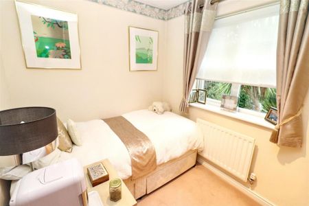 5 bedroom detached house to rent - Photo 2