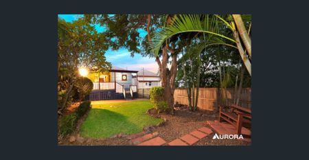 Charming Queenslander with Entertainer’s Deck in Gordon Park - Photo 5