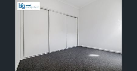 Spacious 4 Bedroom Family Haven with Double Lock-Up Garage! - Photo 5