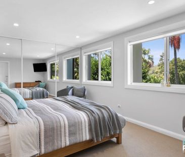 Three-bedroom, two-and-a-half bathroom semi-detached home, located ... - Photo 5