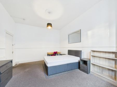 House share to rent - Photo 2