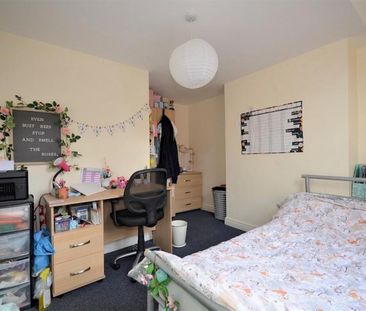 6 bedroom House To Let - Photo 2