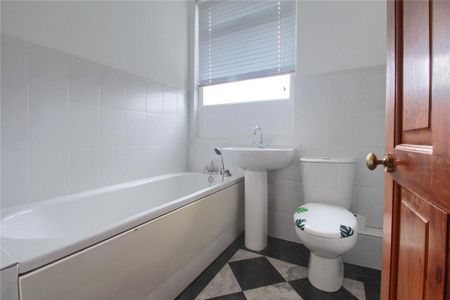 2 bedroom end of terrace house to rent - Photo 3