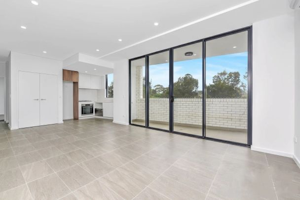 Bright and modern apartment in prime Homebush location - Photo 1