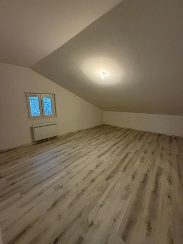 Appartement À Louer 4 Pièces , 106 M² - Photo 2