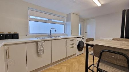 Room 2, 8 Pims Avenue, Belfast, BT4 1PJ - Photo 4