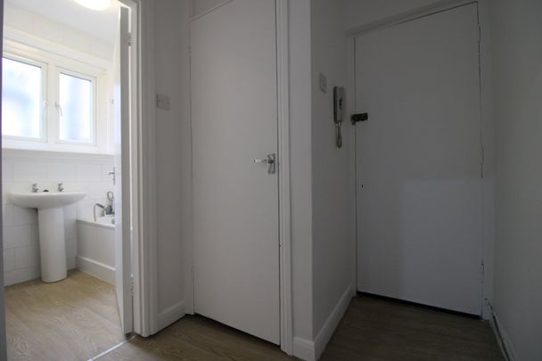 1 Bed Flat, Bensham Manor Road, CR7 - Photo 1