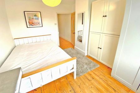 4 bedroom terraced house to rent - Photo 3