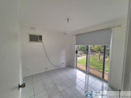 4 Heywood Grove, Endeavour Hills - Photo 2