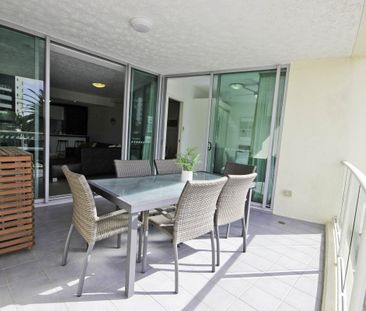 205/18 Fern Street, Surfers Paradise - Photo 3
