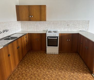 LOW MAINTENANCE CENTRAL 2 BEDROOM UNIT - Photo 3