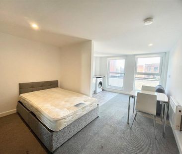 Studio to rent - Photo 2