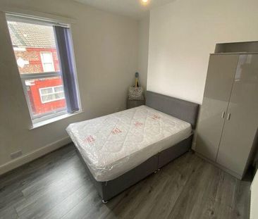 4 bedroom terraced house to rent - Photo 5