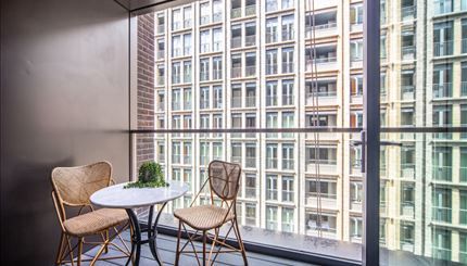 A two-bedroom, two-bathroom apartment is Nine Elms on London’s iconic South Bank, London, SW11 - Photo 1