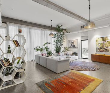 Brilliant location + NY feel - Photo 1