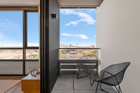 Modern 1-Bedroom Apartment with Stunning CBD Views in Prime Brunswick Location - Photo 3