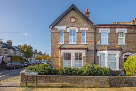 4 bedroom end of terrace house to rent - Photo 5