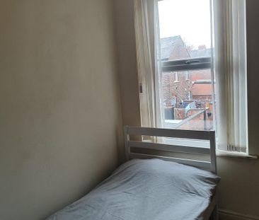 1 bedroom in a house share to rent - Photo 4