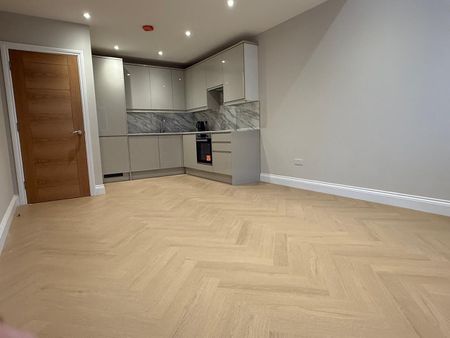 22 Bed Flat, High Road, N12 - Photo 5