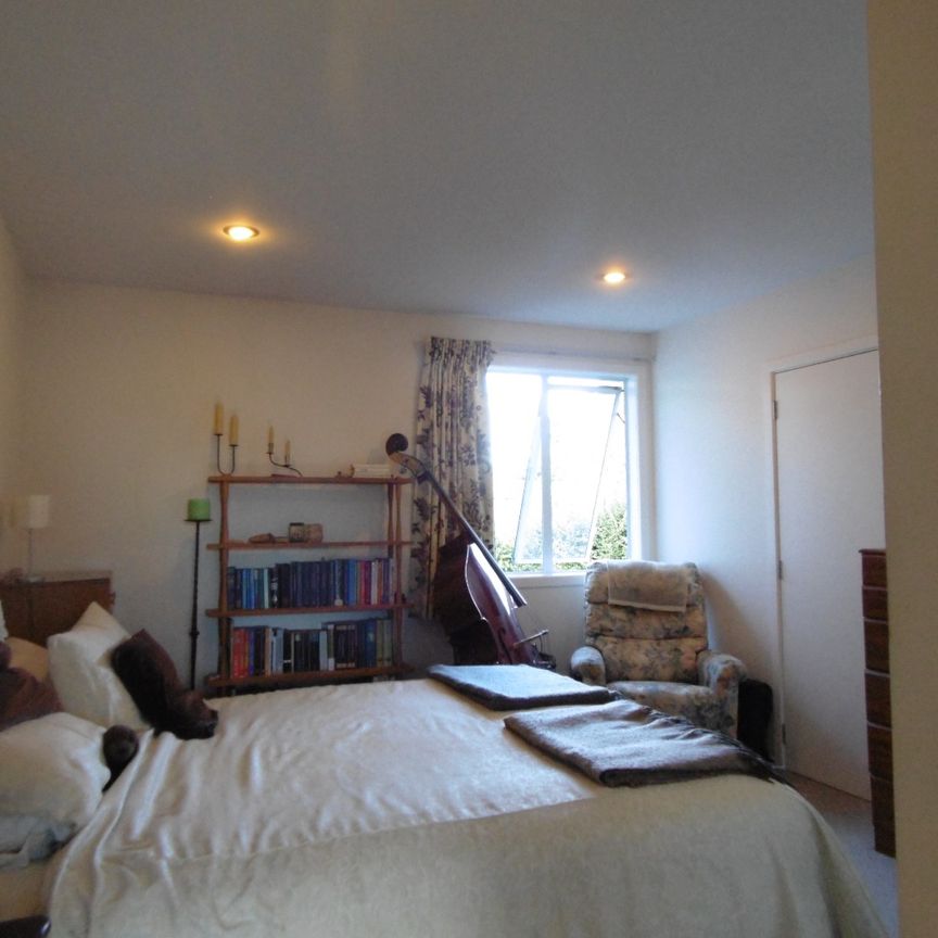 Bright and airy family home - Photo 1