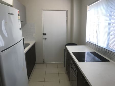 2/113 Sir Fred Schonell Drive, St Lucia, QLD 4067 - Photo 5