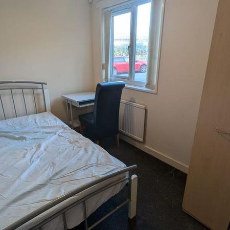 1 bedroom in a house share to rent - Photo 4
